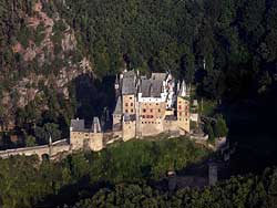 aerial
                  photograph of Burg Eltz