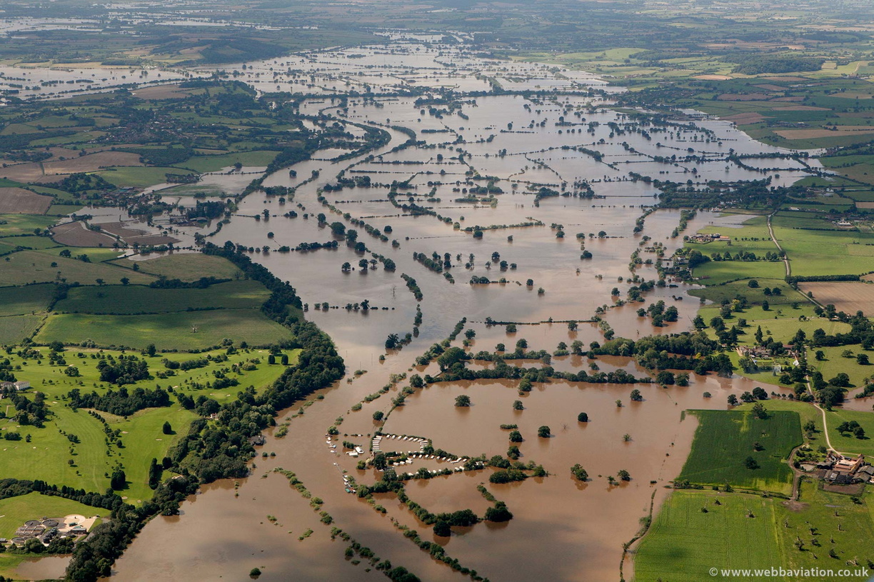 River_Severn_flooded_ba18317.jpg