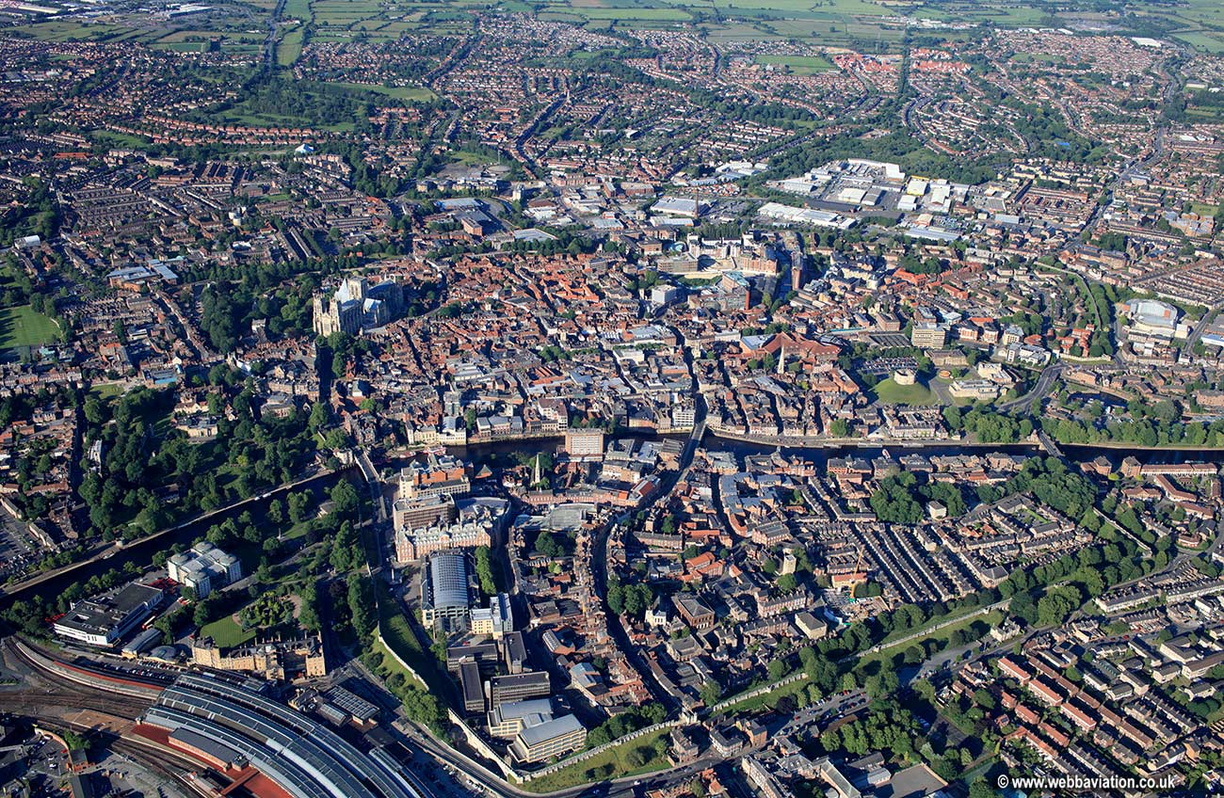 York-boundered-by-city-walls-LD10151.jpg