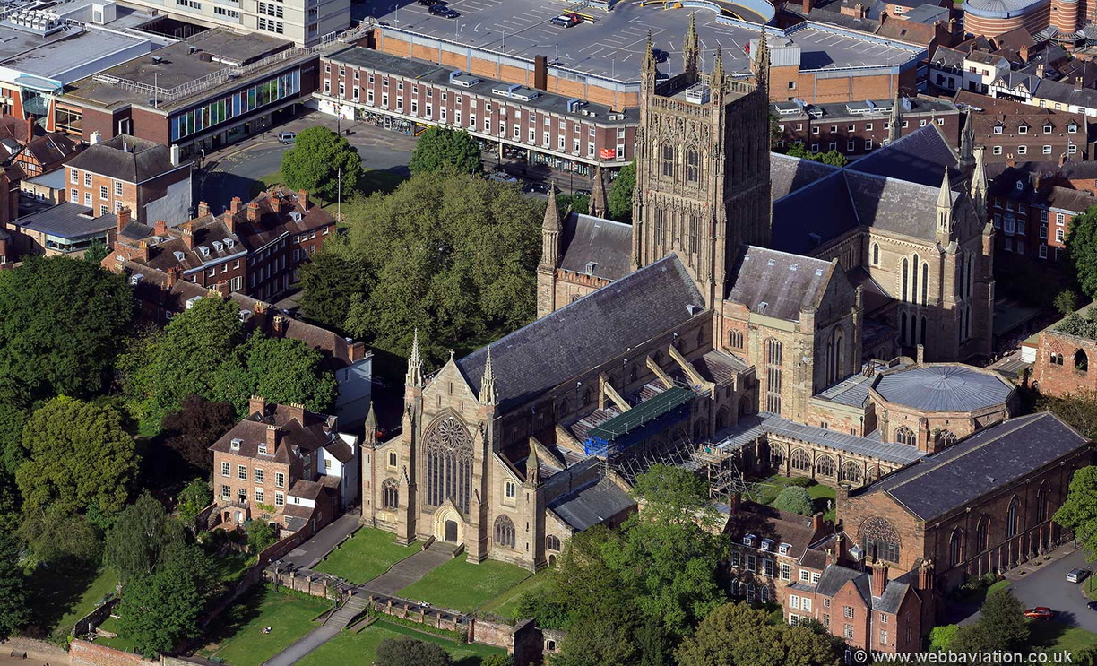Worcester_Cathedral_hc35118.jpg