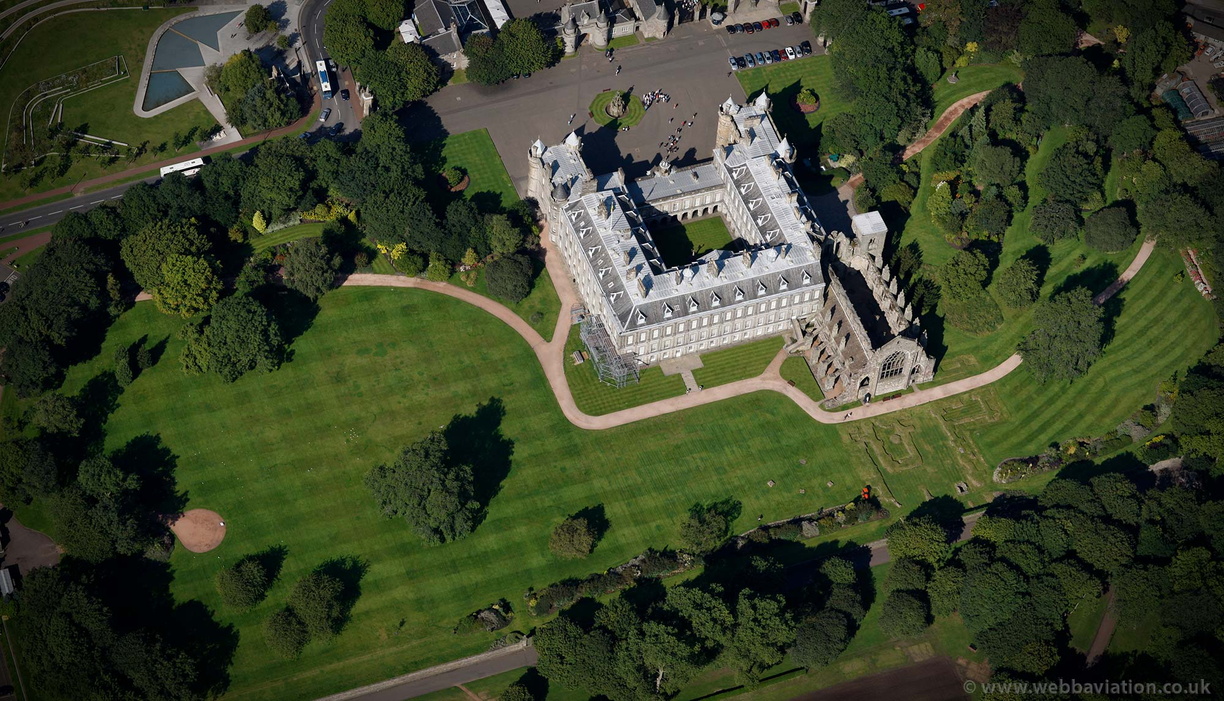Holyrood_Palace_aerial_db58394.jpg